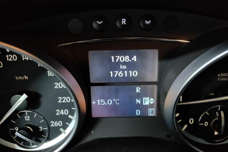 Used Mercedes-Benz R-Class 2014 R 320 4MATIC Business Model