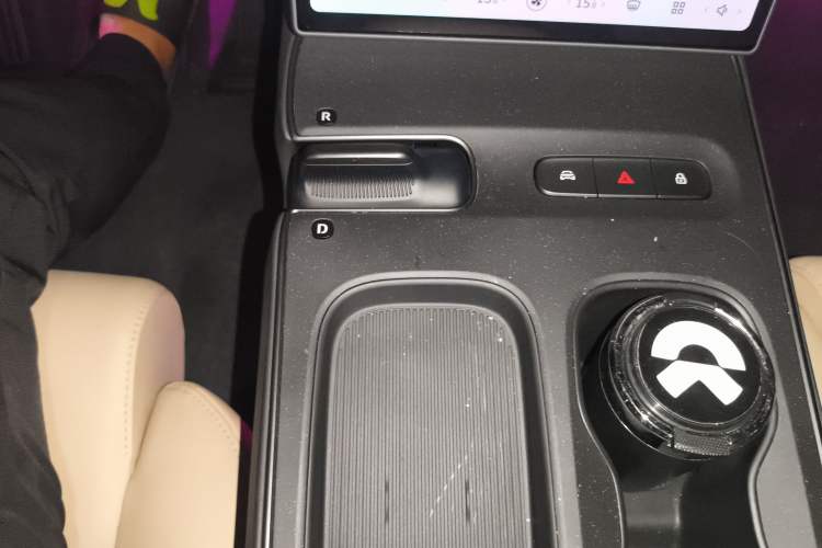 Used Nio ET5 2024 75 kWh Gear Lever