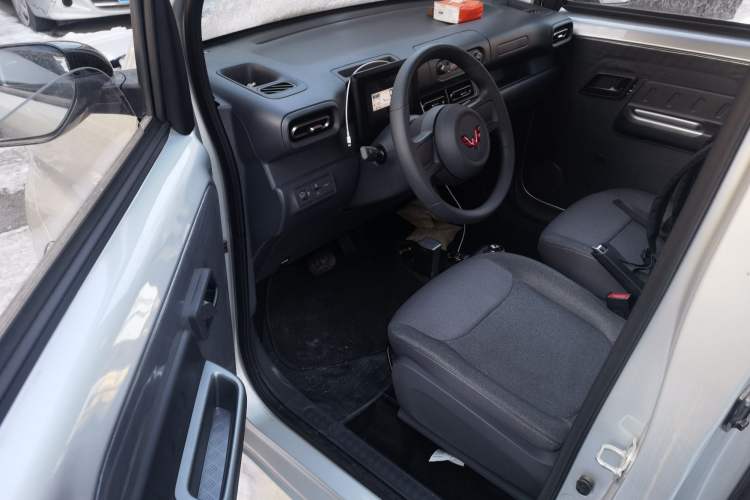 Used Wuling Zhiguang New Energy 2025 Standard Model Driver Seat