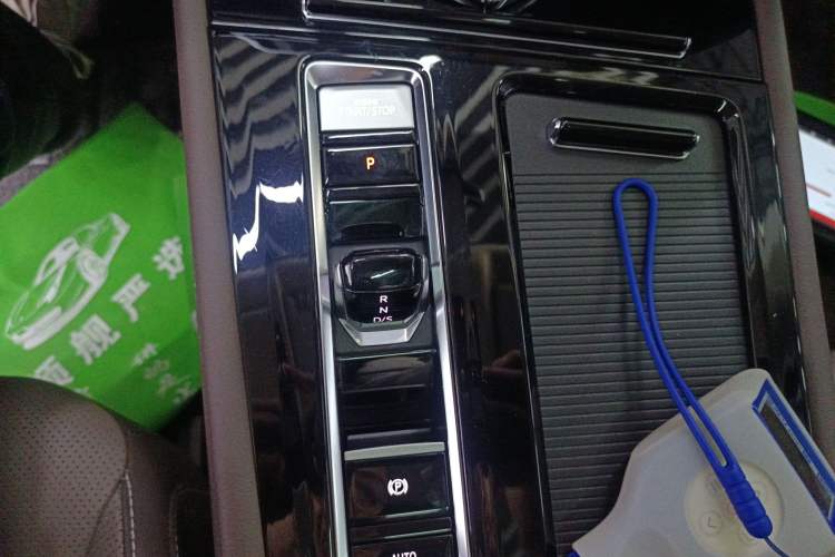 Used Volkswagen Viloran 2023 330TSI Luxury Edition Gear Lever