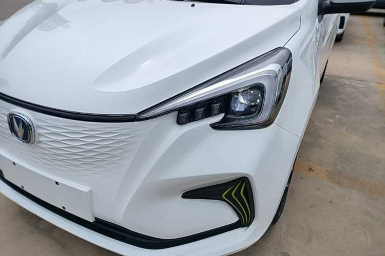 Used CHANGAN Benni E-Star 2022 Qingxin Edition Colorful Model Lithium Iron Phosphate
