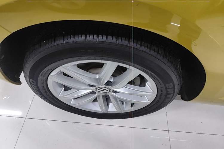 Used Volkswagen Golf 2018 230TSI Automatic Comfort Model Right Rear Wheel Hub