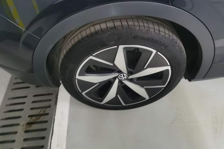 Used Volkswagen ID.4 CROZZ 2021 Long-Range Lite PRO Two-Wheel Drive Version
