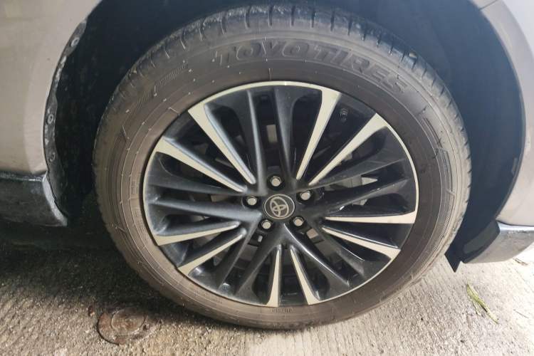 Used Toyota Venza 2023 2.5L Smart Electric Hybrid Dual-Drive Prestige Version Right Front Wheel Hub