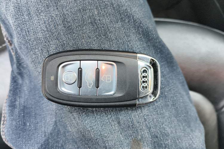 Used Audi A4L 2011 2.0 TFSI Comfort Model
