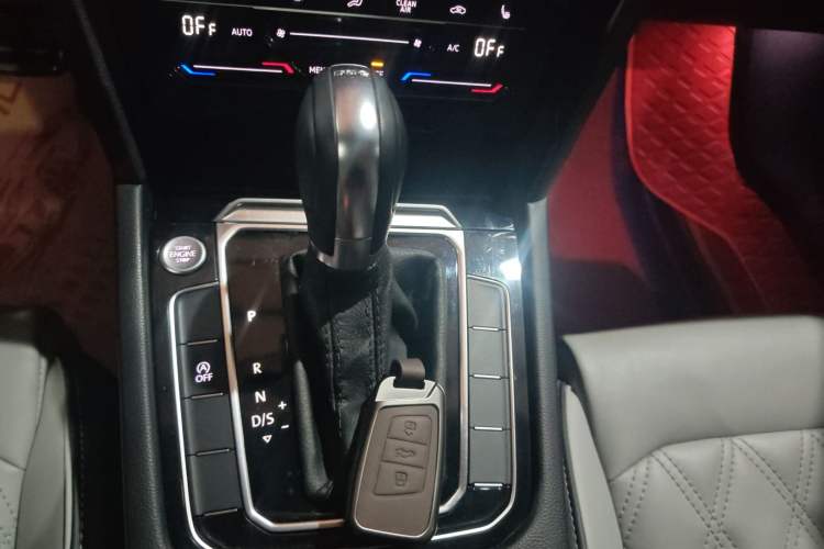 Used Volkswagen Magotan 2023 2 Million Units Limited Edition 330TSI DSG Leading Version
