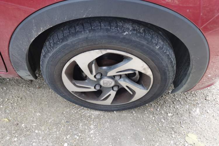 Used Baojun 310 2017 1.5L Automatic Luxury Model Right Front Wheel Hub