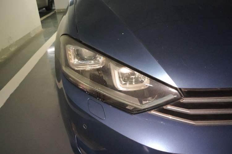 Used Volkswagen Golf 2015 1.4TSI Sportsvan Right Front Headlight