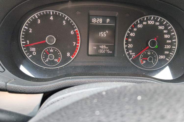 Used Volkswagen Passat 2013 1.8TSI DSG Prestige Edition Odometer Close Up