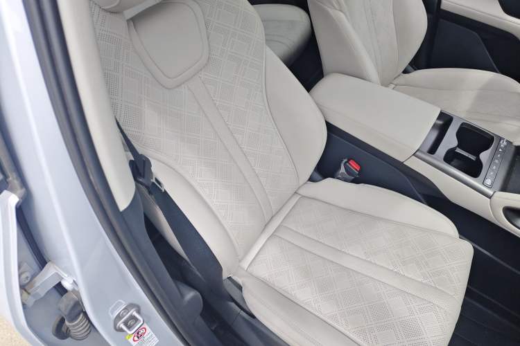 Used BYD Yuan UP 2025 Intelligent Driving Version 401 km Beyond-Range Edition Right Front Seat