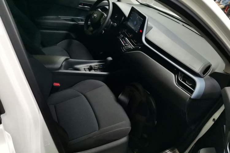 Used Toyota IZOA 2021 2.0L Enjoy Edition
