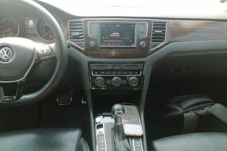 Used Volkswagen Golf Sportsvan 2016 280TSI Automatic Flagship Model Audio And AC Panel