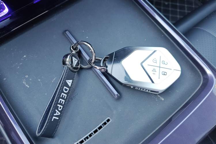 Used Deepal L07 2025 230Max Deep Blue Intelligent Driving AD PRO Range-Extended Version
