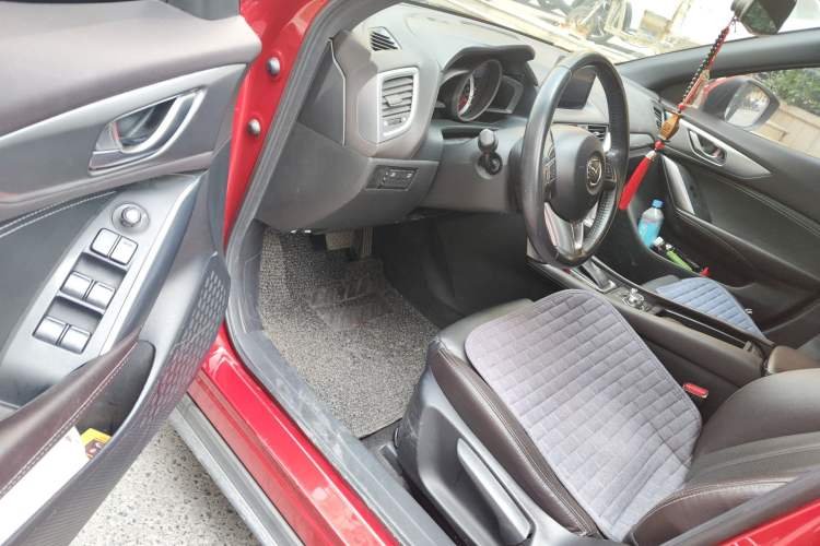 Used Mazda CX-4 2016 2.0L Automatic 2WD Blue Sky Luxury Edition Interior 3