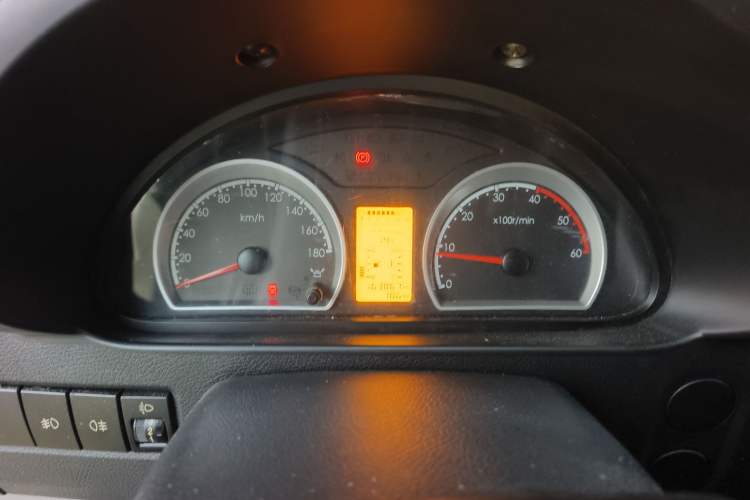 Used Dongfeng Yufeng 2016 2.5T Lingyun Van Short Wheelbase Mid-Roof China V Standard ZD25 Instrument Cluster