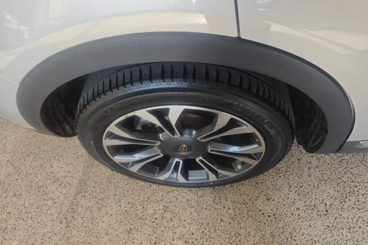 Used Hongqi HS5 2019 2.0T Smart Connect Flagship All-Wheel-Drive Version Right Rear Wheel Hub
