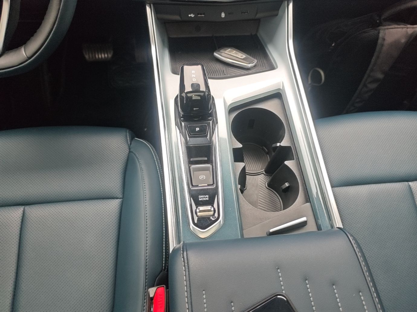 Geely Auto Jiajie 2023 Geely Jiaji L 1.5TD DCT Luxury Model - Premium — снимка 16