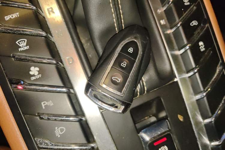 Used Zotye SR9 2017 2.0T Automatic Ultimate Light Edition