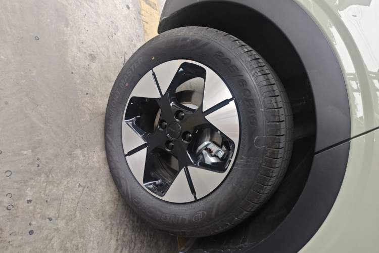 Used Geely Galaxy Geome 2025 UP 410km Exploration+ Edition Right Rear Wheel Hub