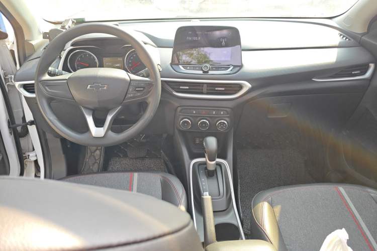 Used Chevrolet Trax 2019 Redline 325T Automatic Fun Edition China VI Standard Center Console