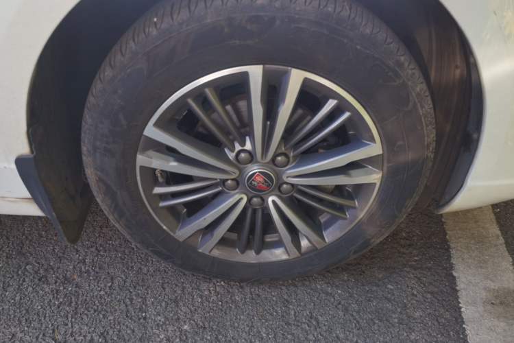 Used Roewe i5 2019 1.5L Automatic 4G Connected Langhao Edition Right Front Wheel Hub