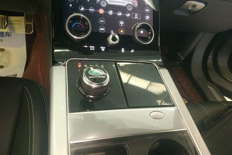 Used Land Rover Range Velar 2019 380 PS R-DYNAMIC SE Gear Lever
