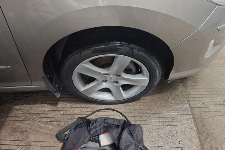 Used Peugeot 408 2013 2.0L Manual Comfort Edition Right Front Wheel Hub