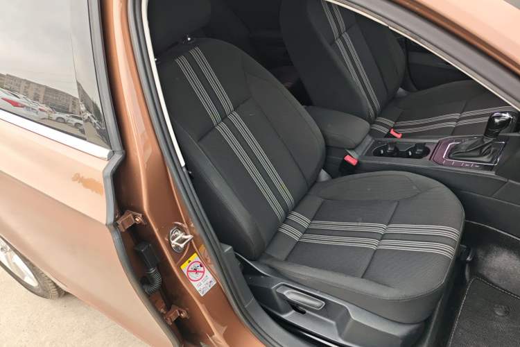 Used Volkswagen Lamando 2017 230TSI DSG Fashion Edition
