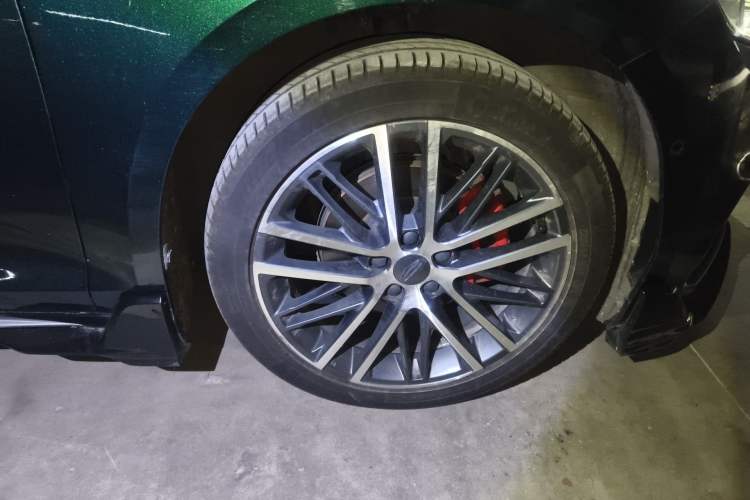 Used Geely Auto Preface 2023 2.0TD "Only This Verdant Green" Edition Right Front Wheel Hub