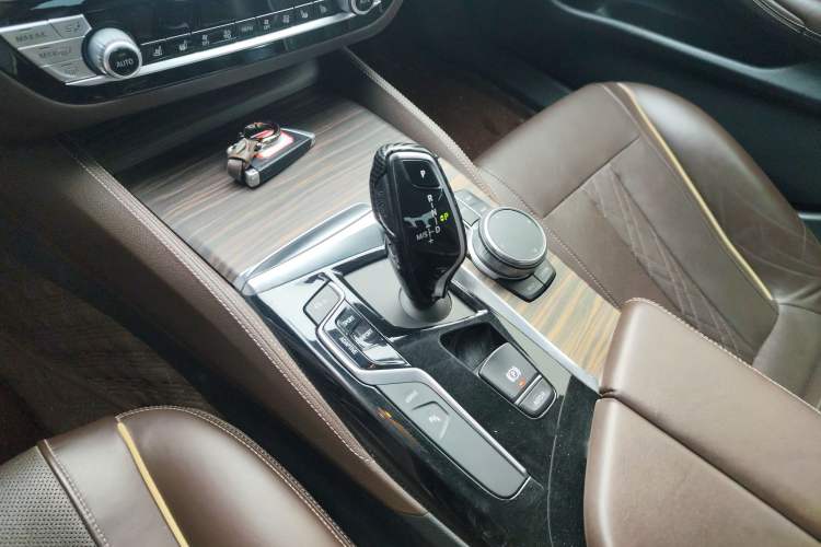 Used BMW 5 Series New Energy 2019 Updated Version 530Le Luxury Package Gear Lever