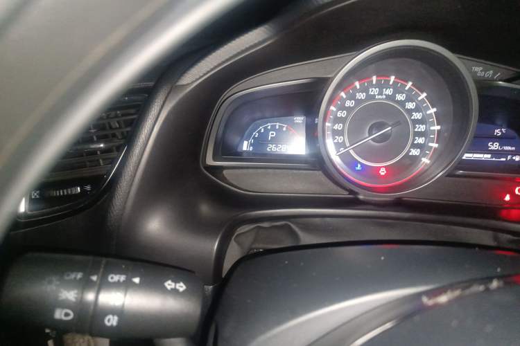 Used Mazda 3 Axela 2016 Sedan 1.5L Automatic Comfort Model