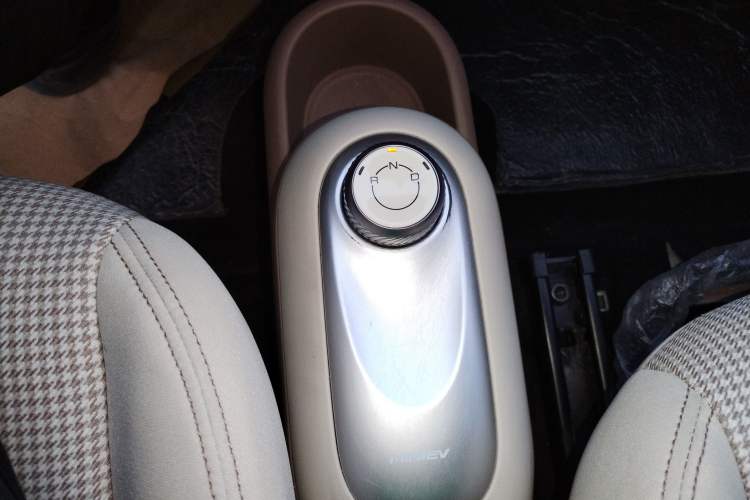 Used Wuling Hongguang MINIEV 2025 Four-Door Version Advanced Edition Gear Lever