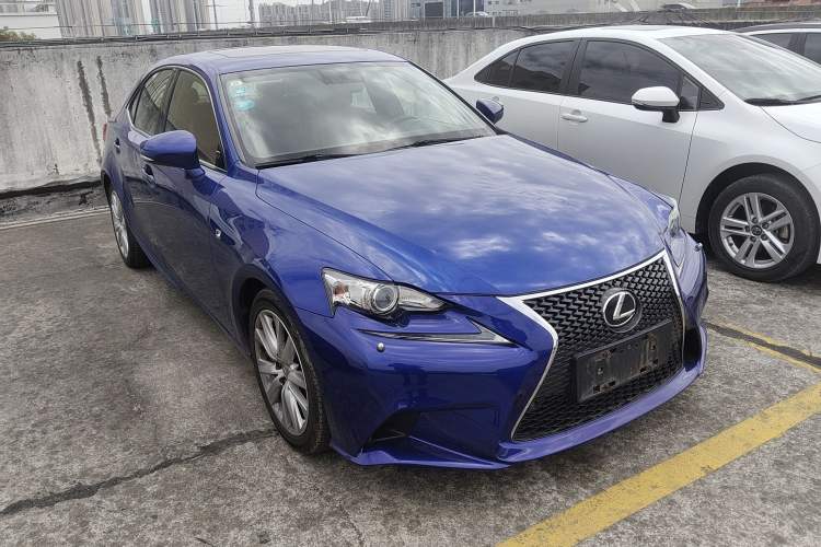 Used Lexus IS 2015 200t F SPORT
