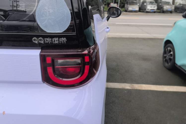 Used Chery QQ Ice Cream 2022 170km Sundae Phosphate Lithium-Ion