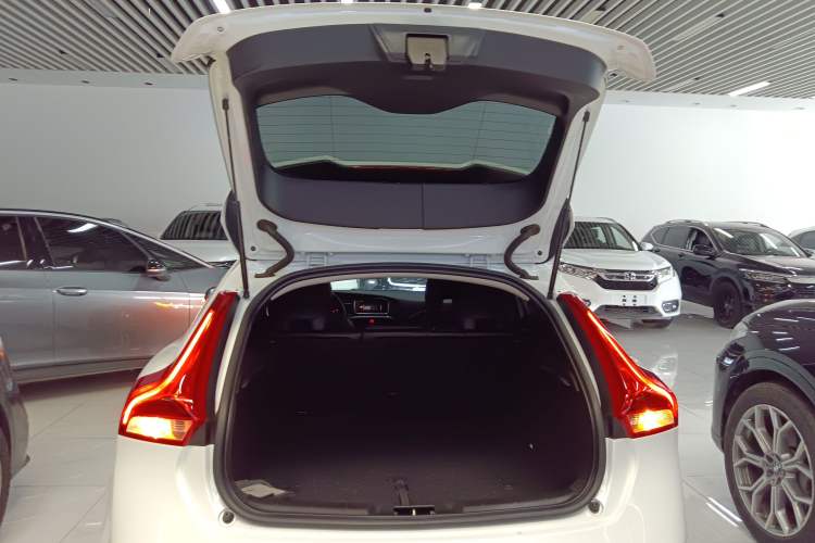 Used Volvo V40 2017 T3 Zhiyi Edition