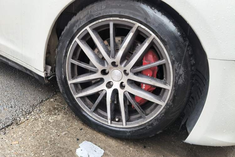 Used Maserati Ghibli 2014 3.0T S Q4 Right Front Wheel Hub