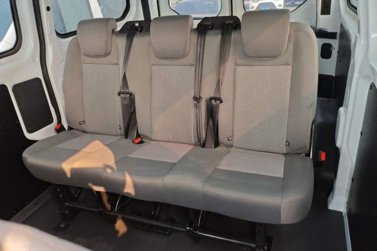 Used Ford Transit 2019 2.0T Diesel Multi-Purpose Commercial Vehicle Short Wheelbase Low Roof 6-Seater China VI Standard
