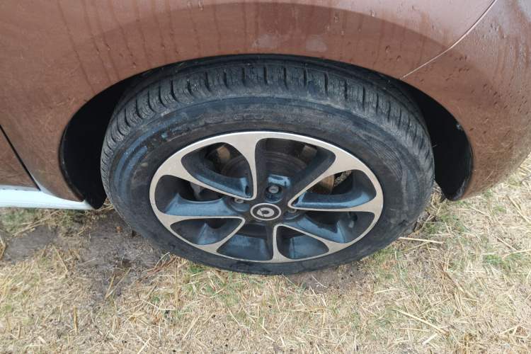 Used smart forfour 2016 1.0L 52 kW Passion Edition Right Front Wheel Hub