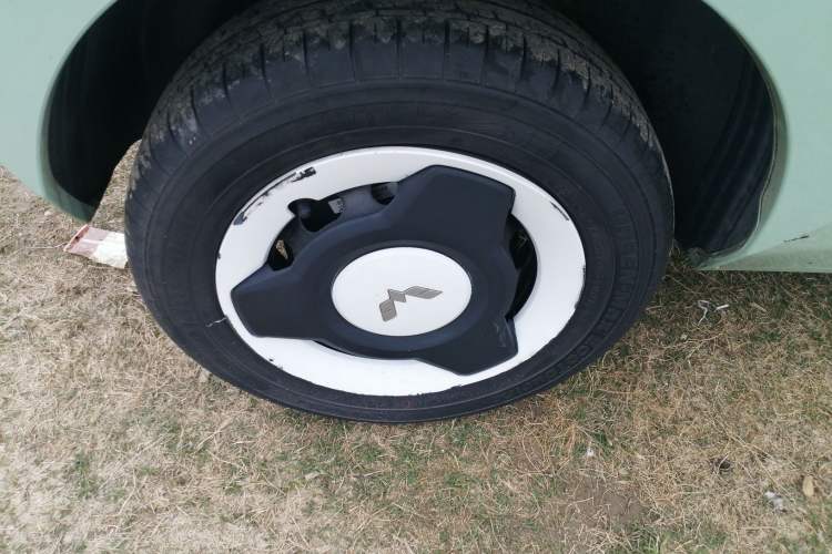 Used Wuling Hongguang MINIEV 2021 Macaron Premium Model – Lithium Iron Phosphate Right Rear Wheel Hub