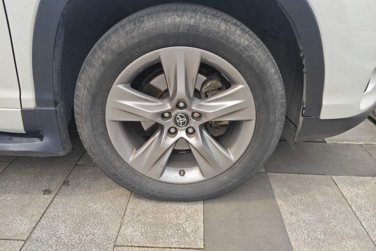 Used Toyota Highlander 2018 2.0T Four-Wheel Drive Luxury Edition 7 Seats China V Emission Standard