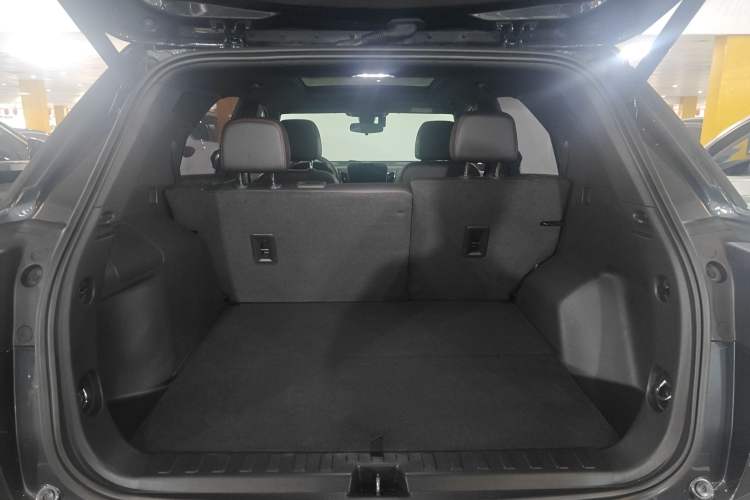 Used Chevrolet Equinox 2022 Mild Hybrid 550T RS Smart Boundary-Setting Edition Trunk