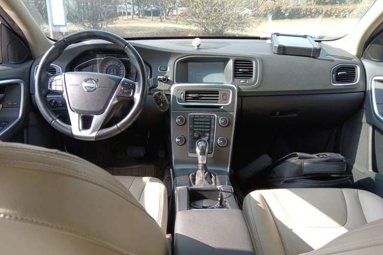 Used Volvo S60 2014 S60L 2.0T Zhiyuan Edition