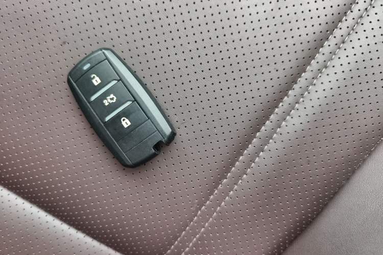 Used CHANGAN Raeton CC 2018 1.5T Automatic Haoya Model Guangmang Edition China V Standard Vehicle Key