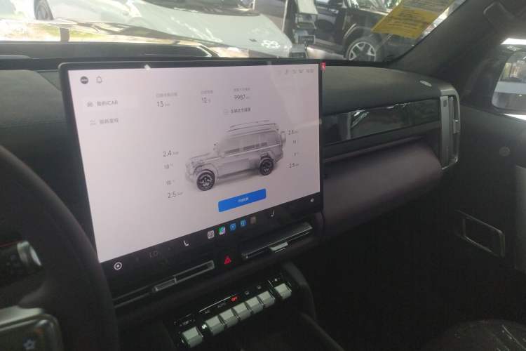 Used iCAR V27 2026 Model 200KM Four-Wheel Drive Falcon 500 Audio And AC Panel