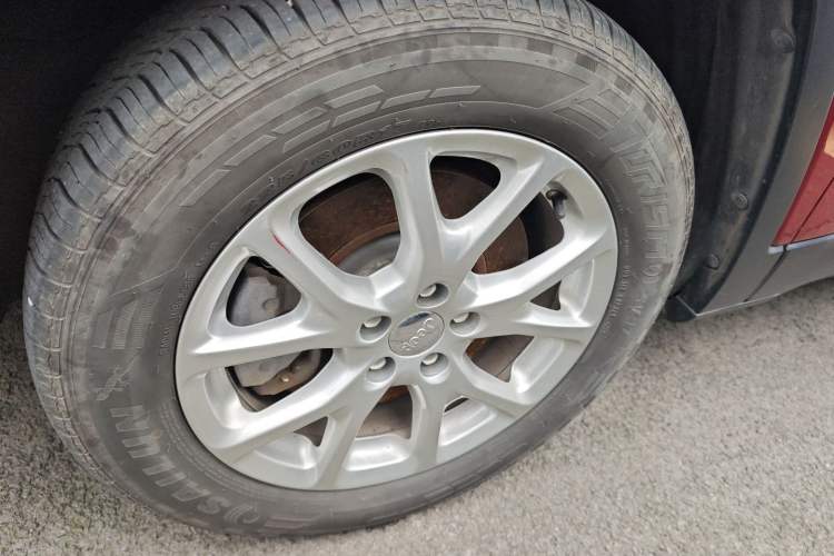 Used Jeep Cherokee 2016 2.4L Leading Smart Version
