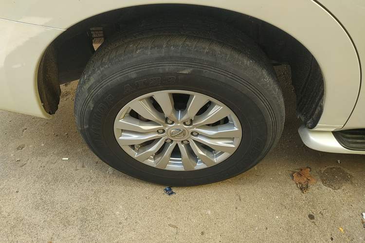 Used Nissan Patrol 2018 4.0L LinkedIn Edition Right Rear Wheel Hub