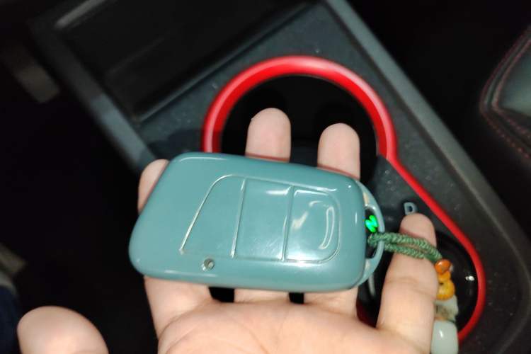 Used Chery QQ Little Ant 2022 Revised Version Sweet Pink Edition Half-Sugar Version Lithium Iron Phosphate 30.7 kWh 30 kW 301 km Vehicle Key