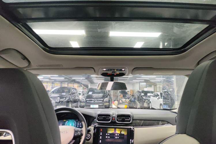 Used Lynk & Co 02 2019 High-Energy Edition 2.0T Automatic Two-Wheel Drive Zhaoban Model China VI Standard Headliner