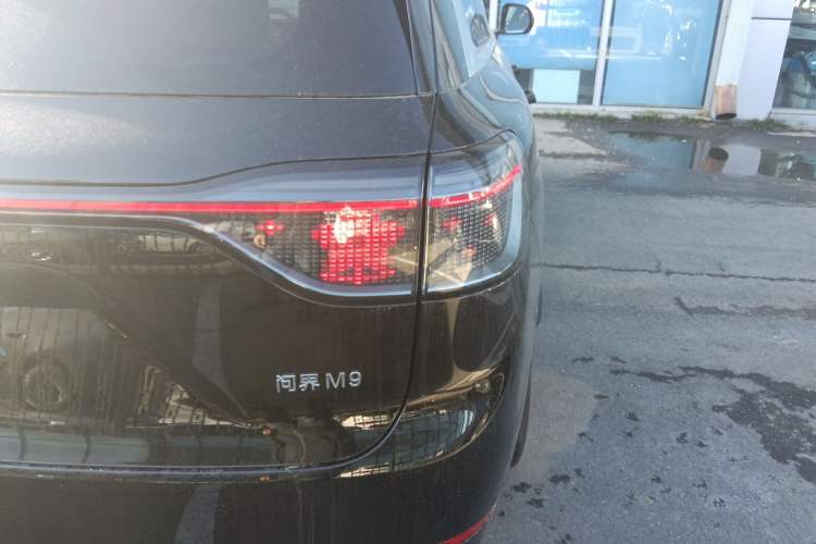 Used Hima AITO M9 2025 Extended-Range Ultra Version 52 kWh 6-Seater Right Rear Taillight