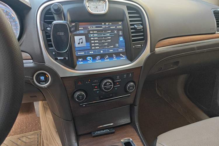 Used Chrysler 300C 2012 3.6L Luxury Edition